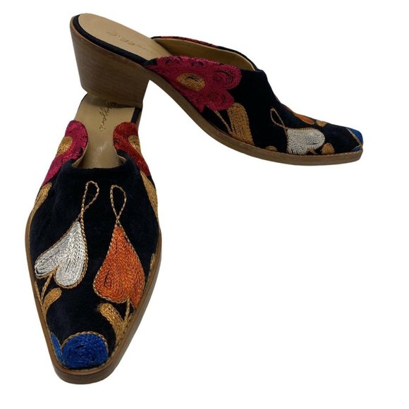 Zeyzani Womens Size 38 Black Embroidered Mules 2 Inch Heel Pointy Toe US 7.5 - Picture 2 of 8